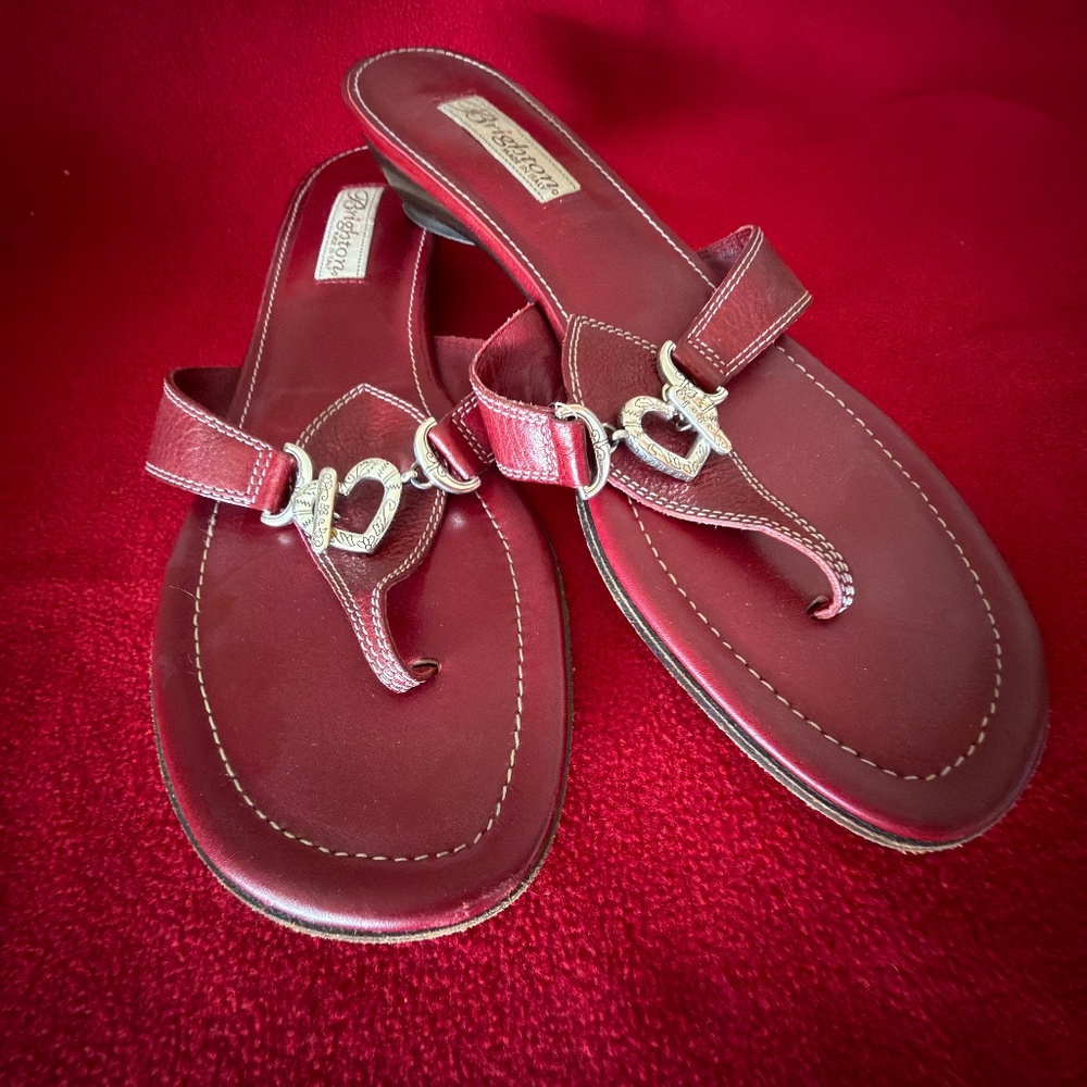 Red crock print leather sandals like new